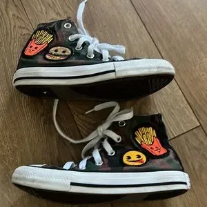 Kids Camo high top Converse all star sneakers burger fires smiley face patch 12